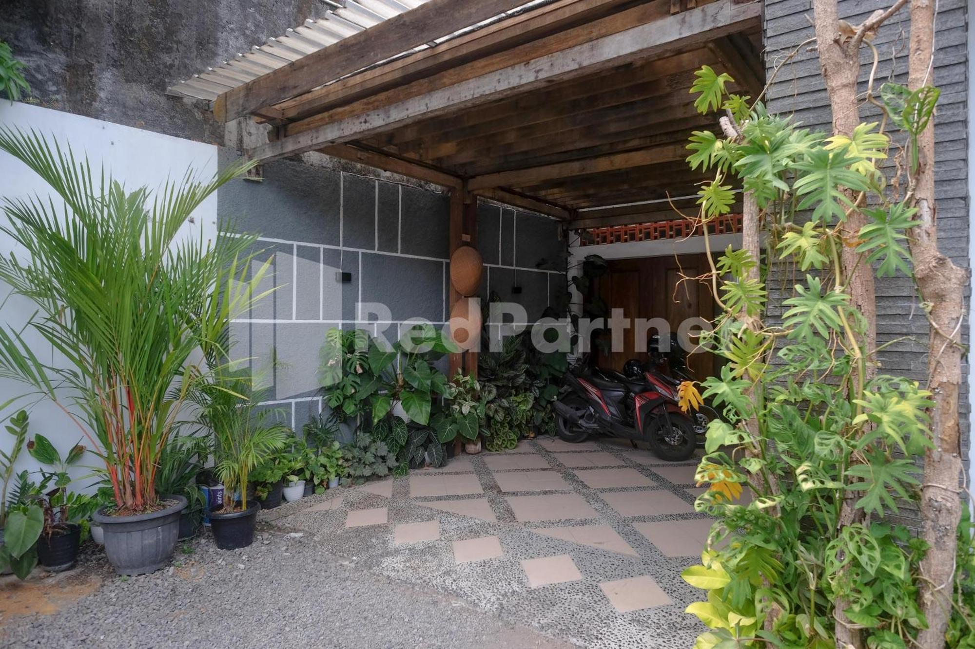 Ndliman House Near Ugm Jogja Mitra Reddoorz Hotel Kejayan Exterior foto